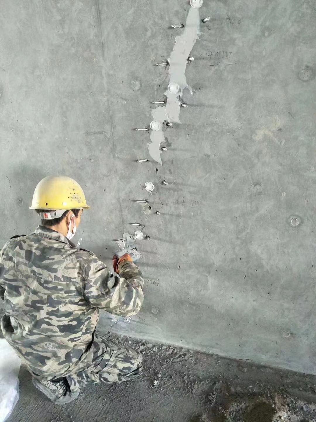 抚宁混凝土楼板裂缝加固施工的方案